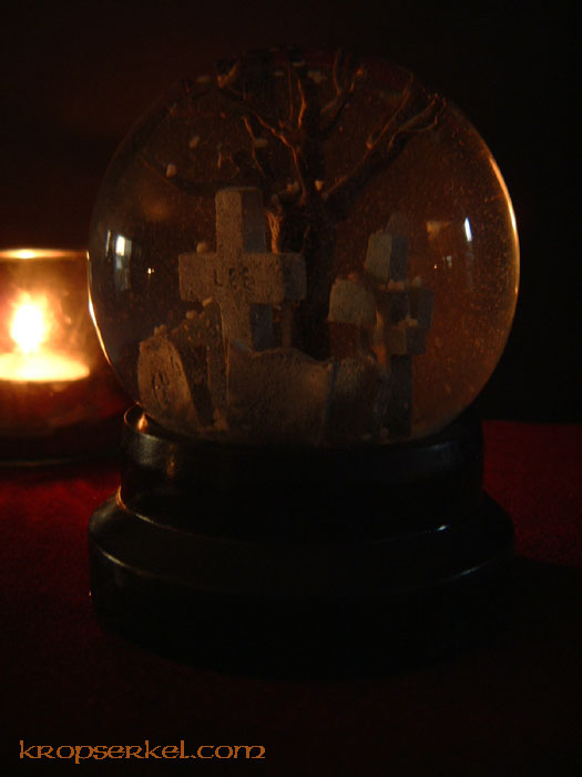 THE CROW inspired Gothic Graveyard Cemetery beautiful glass Snow globe 